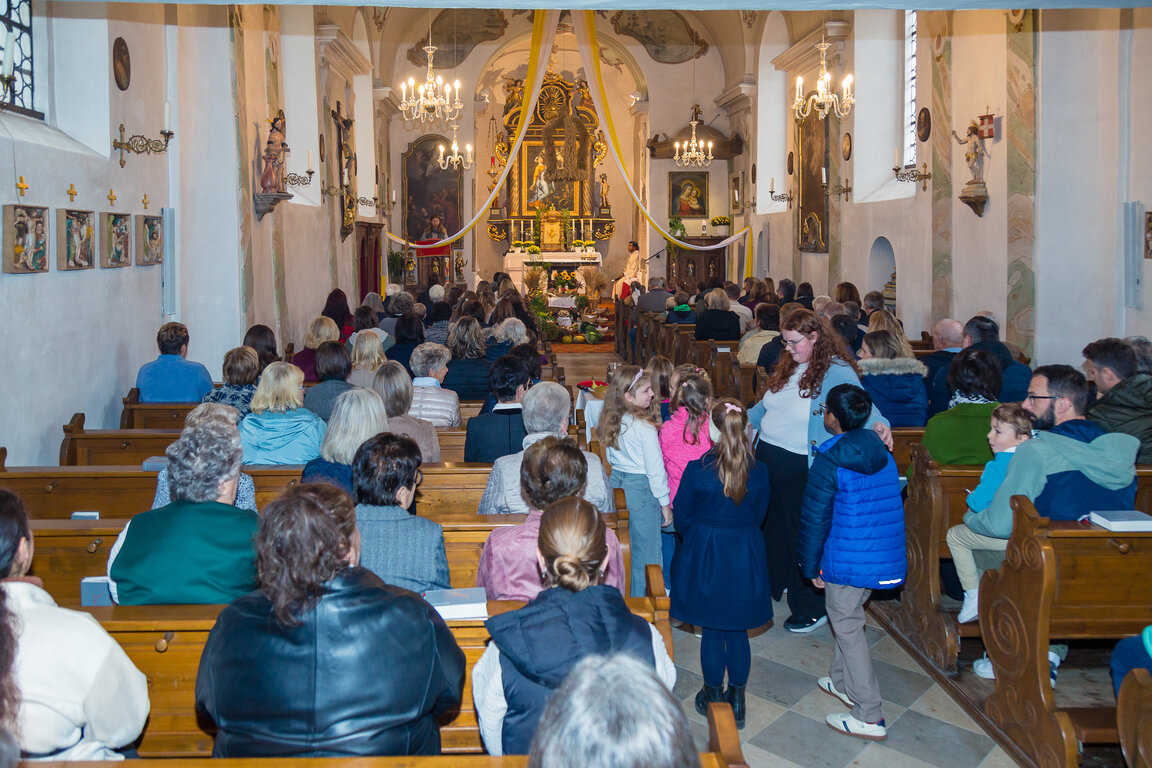Image: _JA 24147 Erntedank in Hohenried, Kirche, Messe.jpg